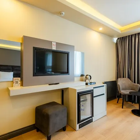 Frt Airport Hotel 4*