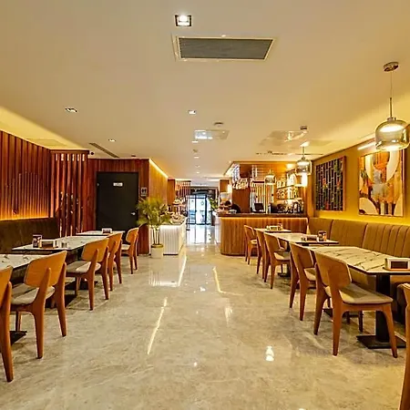 酒店 Frt Airport 4*